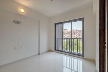 Room in 2 BHK Apartment at NSG Royal One, Pimple Nilakh – for Rent