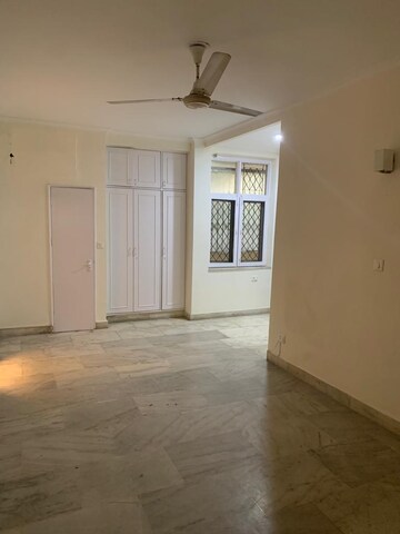 Room in 3 BHK Apartment at Vasant Kunj – for Sale