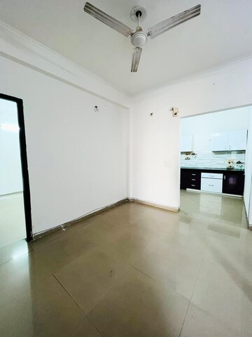 Room in 3 BHK Apartment at Vip Road – for Rent