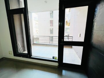 Room in 3 BHK Apartment at Vip Road – for Rent