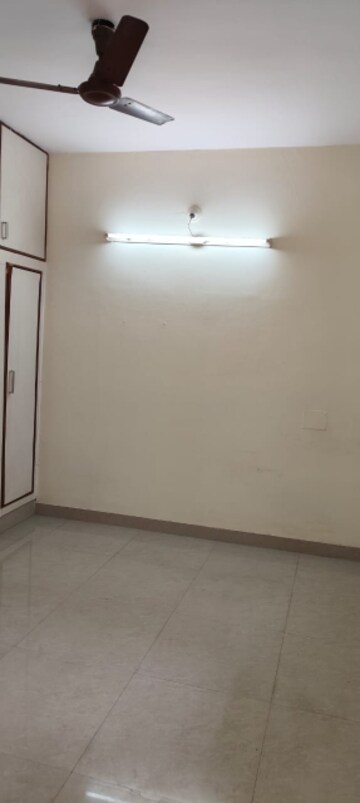 Room in 2 BHK Builder Floor at Koramangala – for Rent