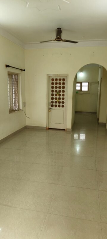 Room in 2 BHK Builder Floor at Koramangala – for Rent