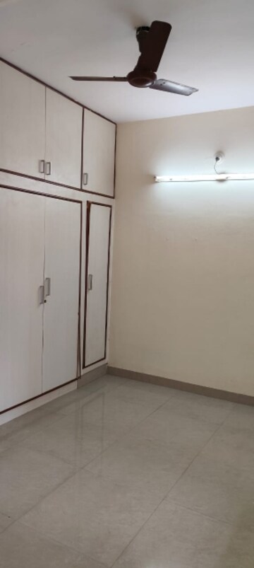 Room in 2 BHK Builder Floor at Koramangala – for Rent