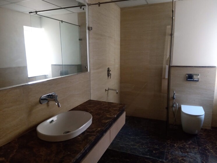 Bathroom, krrish-shalimar-ibiza-town 4 Bedroom 3500 Sq.Ft. Apartment In Suraj Kund Faridabad 7960809