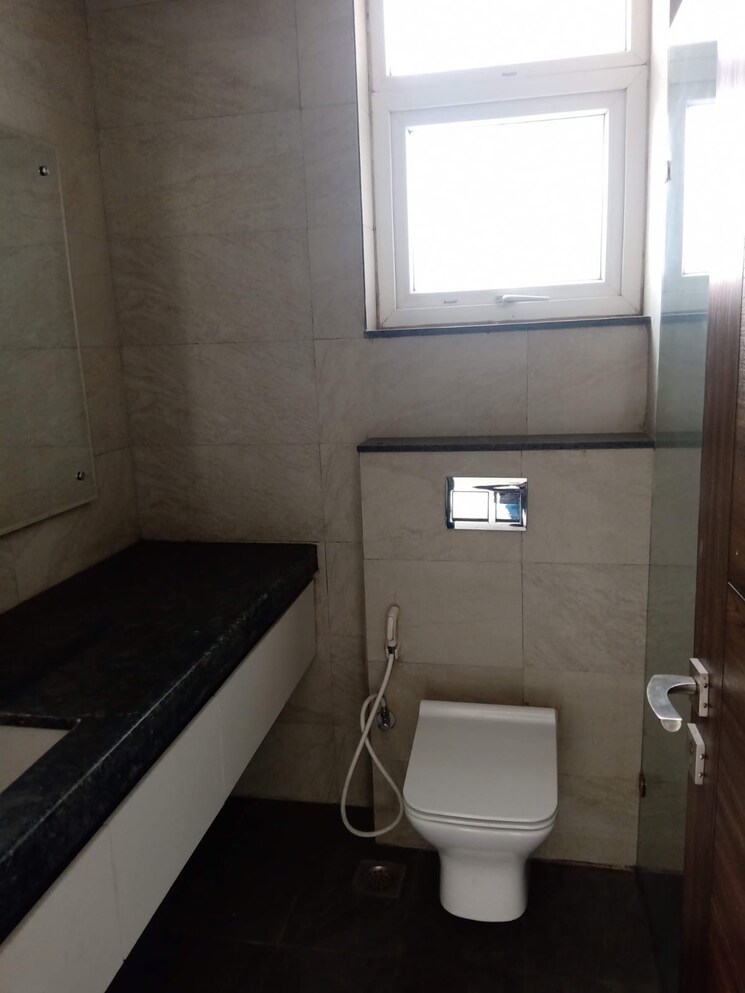 Bathroom, krrish-shalimar-ibiza-town 4 Bedroom 3500 Sq.Ft. Apartment In Suraj Kund Faridabad 7960809