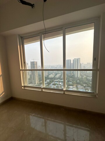 Room in 3 BHK Apartment at Kalpataru Radiance, Goregaon West – for Rent