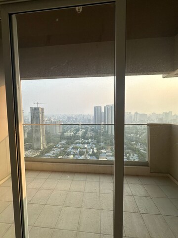 Room in 3 BHK Apartment at Kalpataru Radiance, Goregaon West – for Rent