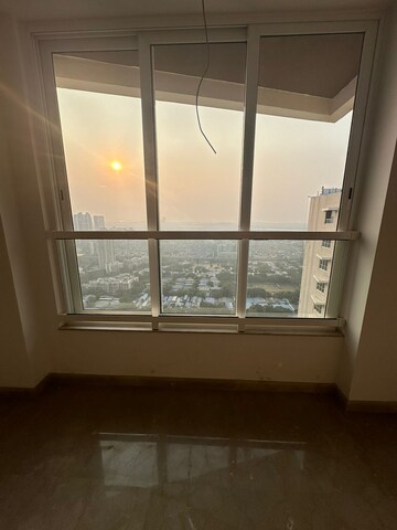 Room in 3 BHK Apartment at Kalpataru Radiance, Goregaon West – for Rent