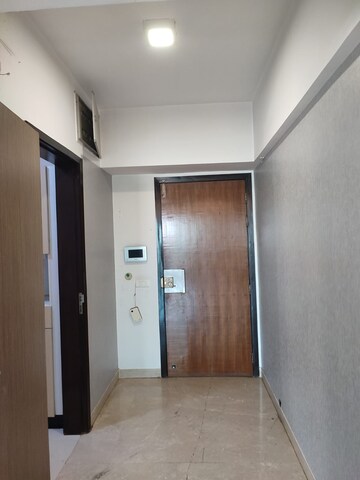 Room in 4 BHK Apartment at DB Orchid Woods, Goregaon East – for Rent