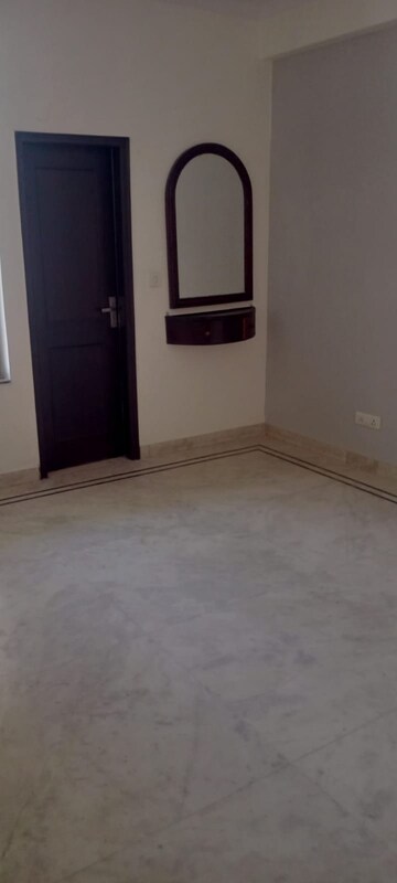 Room in 3 BHK Independent House at RWA Apartments Sector 50, Sector 50 – for Rent
