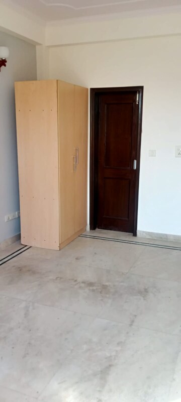 Room in 3 BHK Independent House at RWA Apartments Sector 50, Sector 50 – for Rent