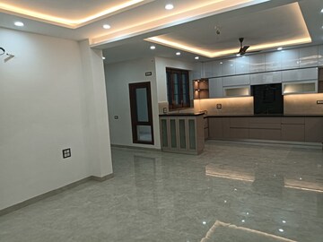 Parking in 5 BHK Independent House at RWA Apartments Sector 61, Sector 61 – for Rent