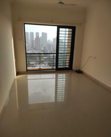 Room in 2 BHK Apartment at K Raheja Heights, Malad East – for Rent