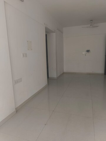 Room in 2 BHK Apartment at Veena Serene, Chembur – for Rent