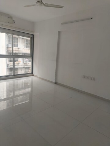 Room in 2 BHK Apartment at Veena Serene, Chembur – for Rent