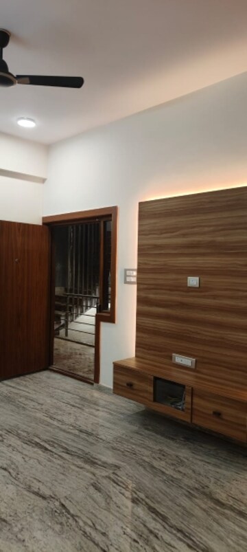 Room in 2 BHK Builder Floor at Koramangala – for Rent
