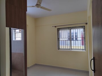 Room in 2 BHK Apartment at Mahadevpura – for Rent