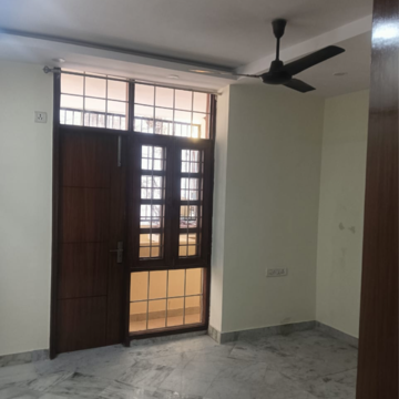 Room in 3 BHK Builder Floor at Chittaranjan Park – for Rent