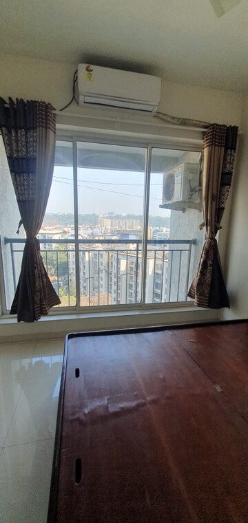 Room in 2 BHK Apartment at L & T Seawoods Residences Phase 1 Part A, Seawoods – for Rent