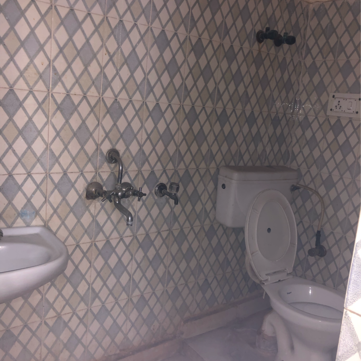 Bathroom, raj nagar extension 1 Bedroom 500 Sq.Ft. Builder Floor In Raj Nagar Extension Ghaziabad 7961463