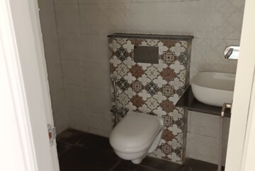 Bathroom in 3 BHK Apartment at Maxxus Elanza, International Airport Road – for Rent