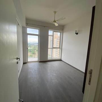 Room in 2 BHK Apartment at AIPL Zen Residences, Sector 70a – for Rent