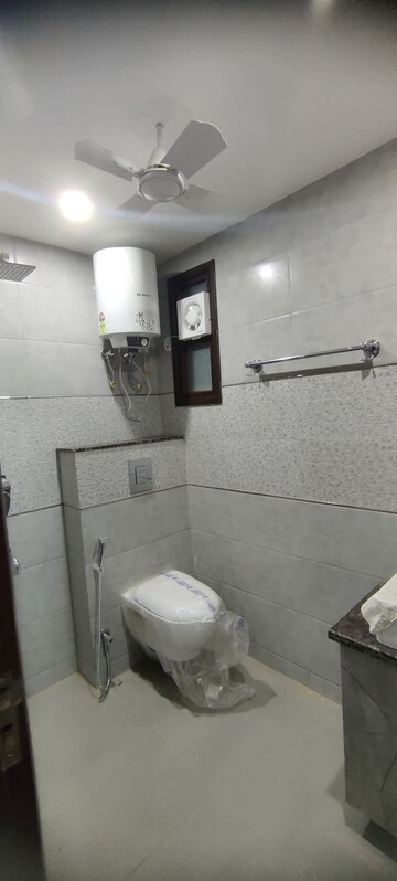 Bathroom in 2 BHK Builder Floor at Sector 9 – for Rent
