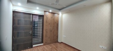 Room in 2 BHK Builder Floor at Sector 7 – for Rent