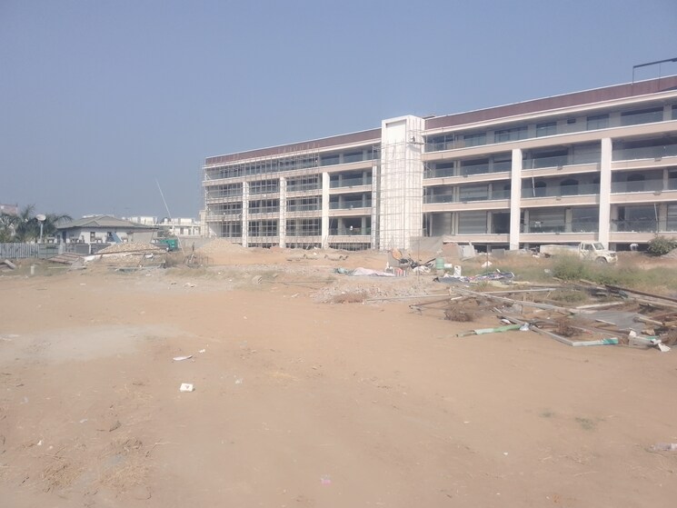  Parking, kharar kurali highway Commercial Showroom 1120 Sq.Ft. In KharaR Kurali Highway Mohali 7961504