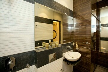 Attached Bathroom in 3 BHK Apartment at Vip Road – for Rent