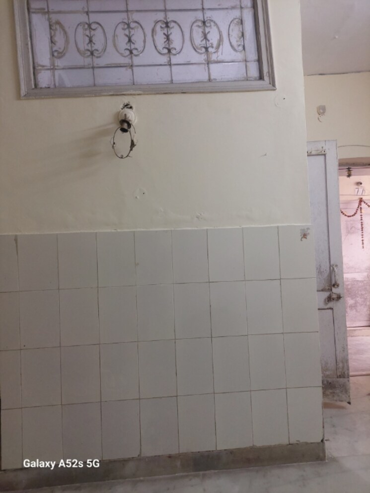 Bathroom, adchini 1 RK 250 Sq.Ft. Apartment In Adchini Delhi 7961572