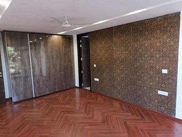 Bedroom in 3 BHK Builder Floor at Unitech Palms, South City 1 – for Rent