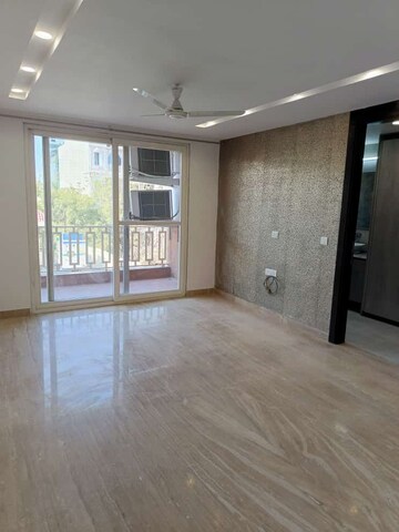 Room in 3 BHK Builder Floor at Unitech Palms, South City 1 – for Rent