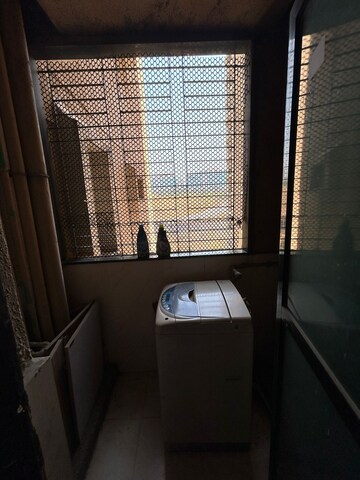 Furnished Amenities in 3 BHK Apartment at K Raheja Heights, Malad East – for Rent