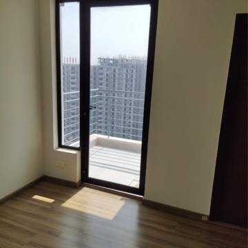 Room in 2.5 BHK Apartment at Godrej Oasis, Sector 88a – for Rent