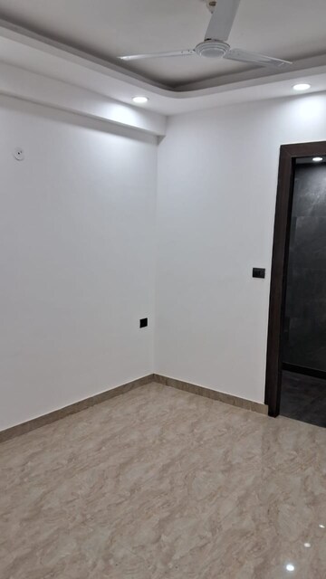 Room in 2 BHK Apartment at Deep Homes Sector 73, Sector 73 – for Rent