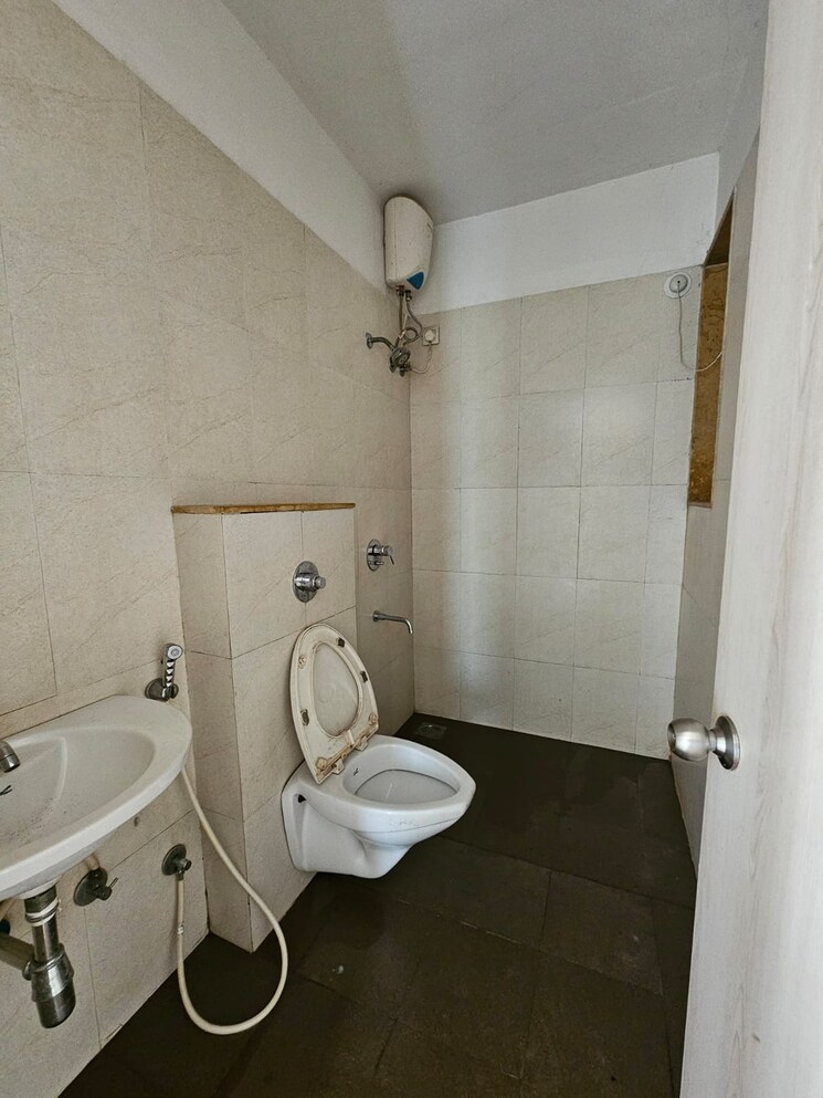 Bathroom, lodha-casa-bella-gold 2 Bedroom 686 Sq.Ft. Apartment In Dombivli East Thane 7962127