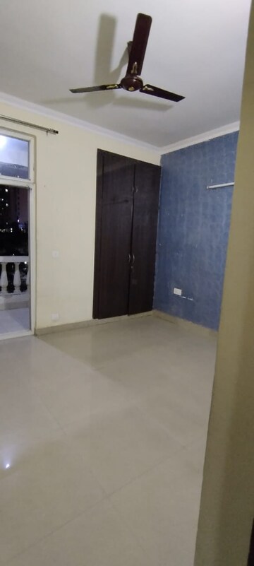 Room in 2 BHK Apartment at Piyush Heights, Sector 89 – for Rent