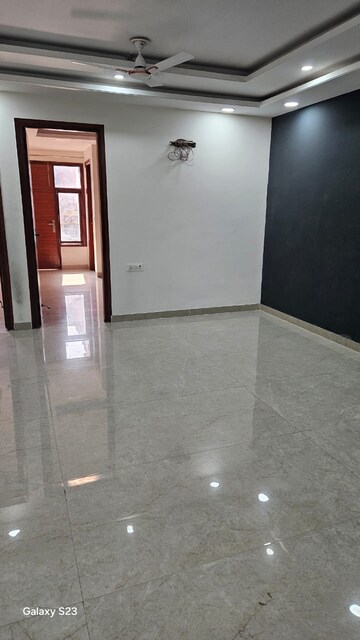 Master Bedroom in 1 BHK Builder Floor at Chhajjupur – for Rent