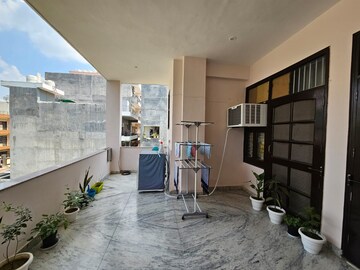 Parking in 2 BHK Builder Floor at Cosmos Floors, Sector 52 – for Rent