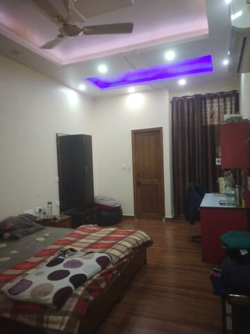 Bedroom in 2 BHK Builder Floor at Sector 28 – for Rent