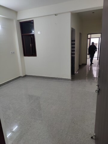 Room in 1 BHK Builder Floor at Sultanpur – for Rent