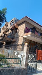 6+ BHK + Pooja Room,Servant Room 310 Sq.Mt. Independent House in RWA Apartments Sector 40