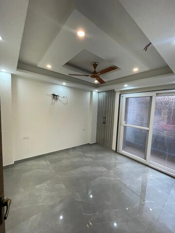 Room in 3 BHK Builder Floor at Vasant Kunj – for Rent