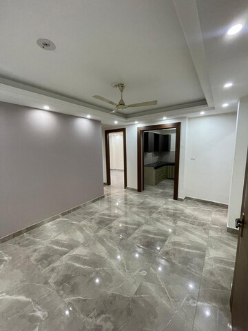 Room in 3 BHK Builder Floor at Vasant Kunj – for Rent