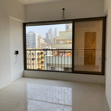Room in 2.5 BHK Apartment at Borivali West – for Sale