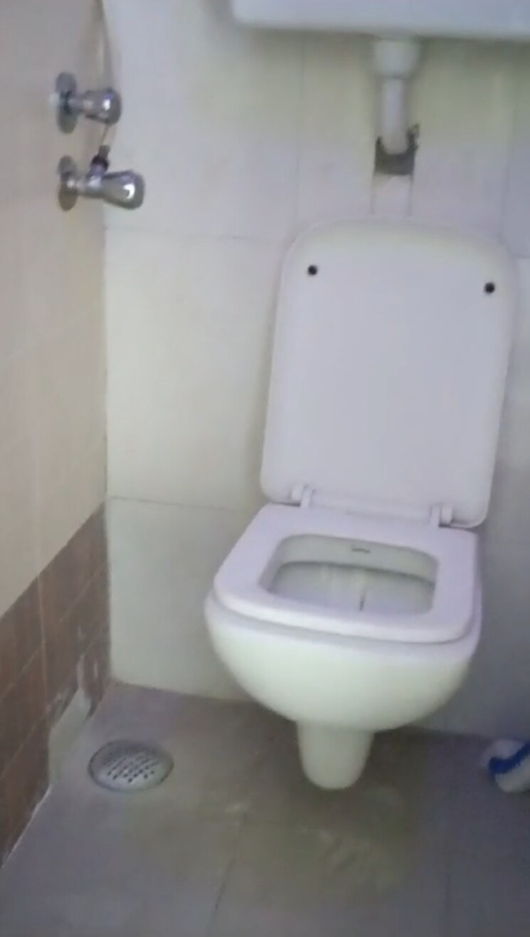 Bathroom, lakeshore-heights 2 Bedroom 820 Sq.Ft. Apartment In Powai Mumbai 7962444