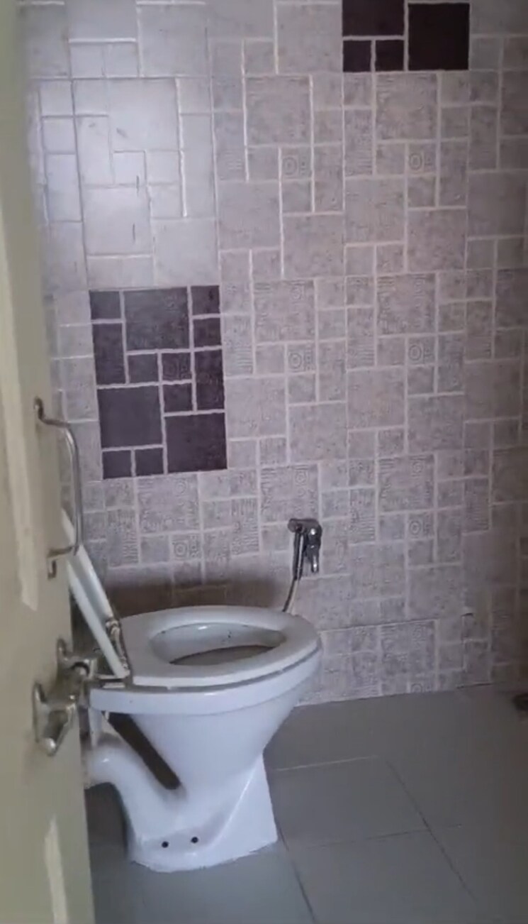 Bathroom, lakeshore-heights 2 Bedroom 820 Sq.Ft. Apartment In Powai Mumbai 7962444