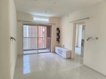 Room in 3 BHK Apartment at Godrej Green Cove, Mahalunge – for Rent