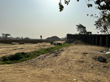 Plot Area in  Industrial Plot at Nh 24 – for Rent
